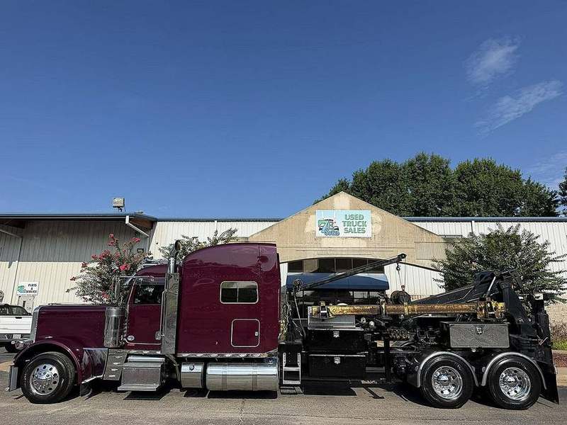 2015 Peterbilt 389 at 7E Sales — photo 1