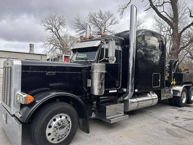 2006 Peterbilt 379 at 7E Sales — photo 1