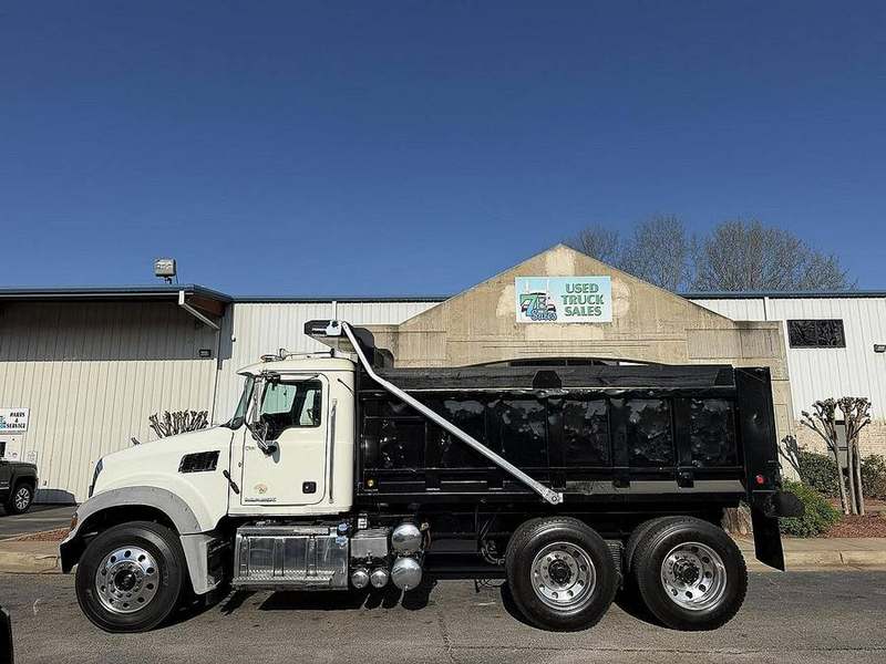 2015 Mack GU713 at 7E Sales — photo 1