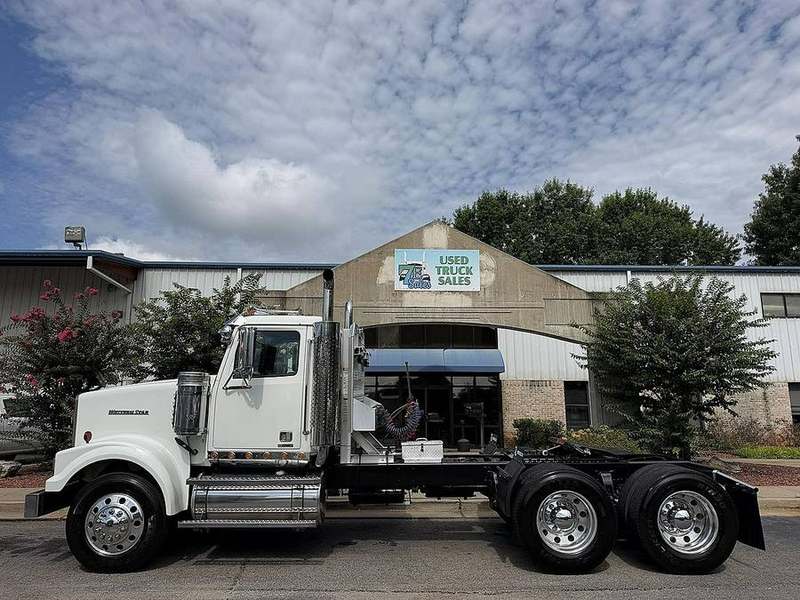 2015 Western Star 4900 at 7E Sales — photo 1