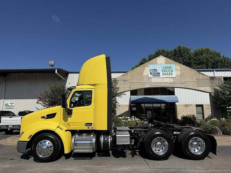 2021 Peterbilt 579 at 7E Sales — photo 1