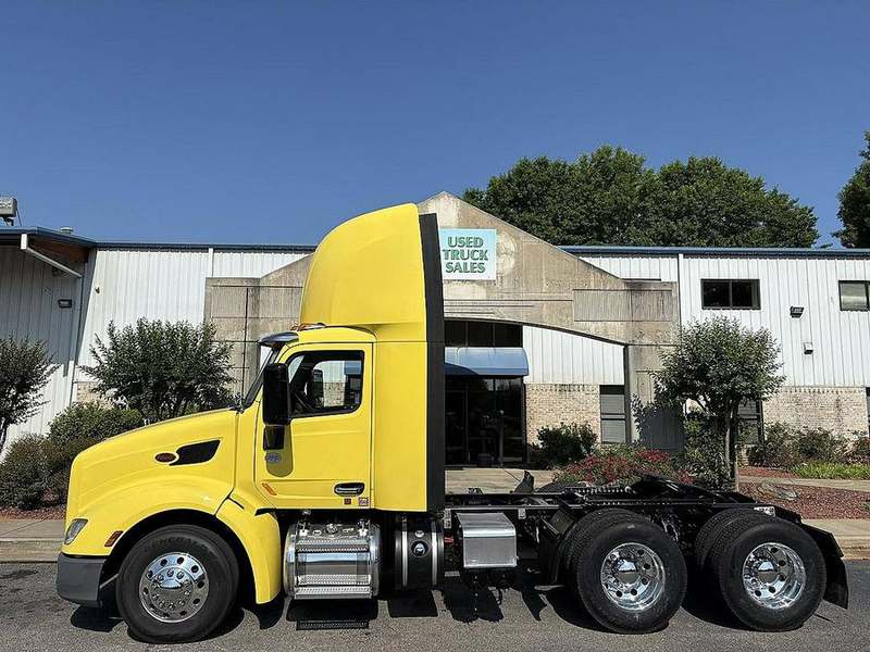 2021 Peterbilt 579 at 7E Sales — photo 1