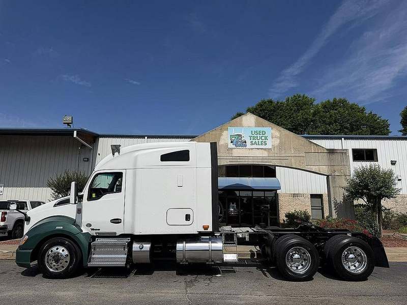 2021 Kenworth T680 at 7E Sales — photo 1