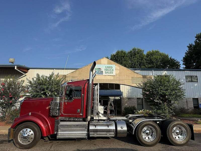 2019 Kenworth W900L at 7E Sales — photo 1