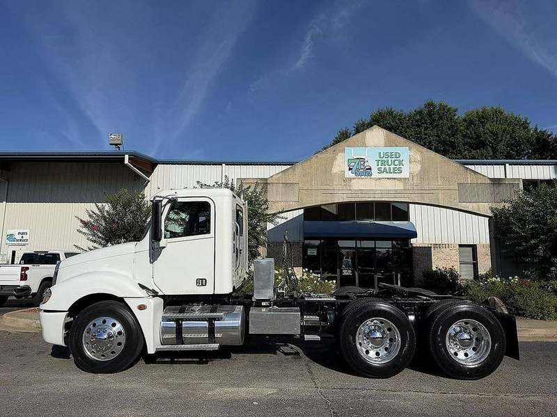 2016 Freightliner Columbia 120 at 7E Sales — photo 1