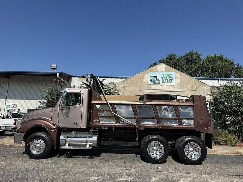 2007 Freightliner Columbia 120 at 7E Sales — photo 1