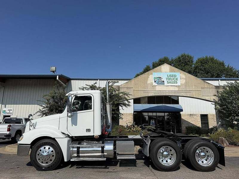 2017 Freightliner Columbia 120 at 7E Sales — photo 1