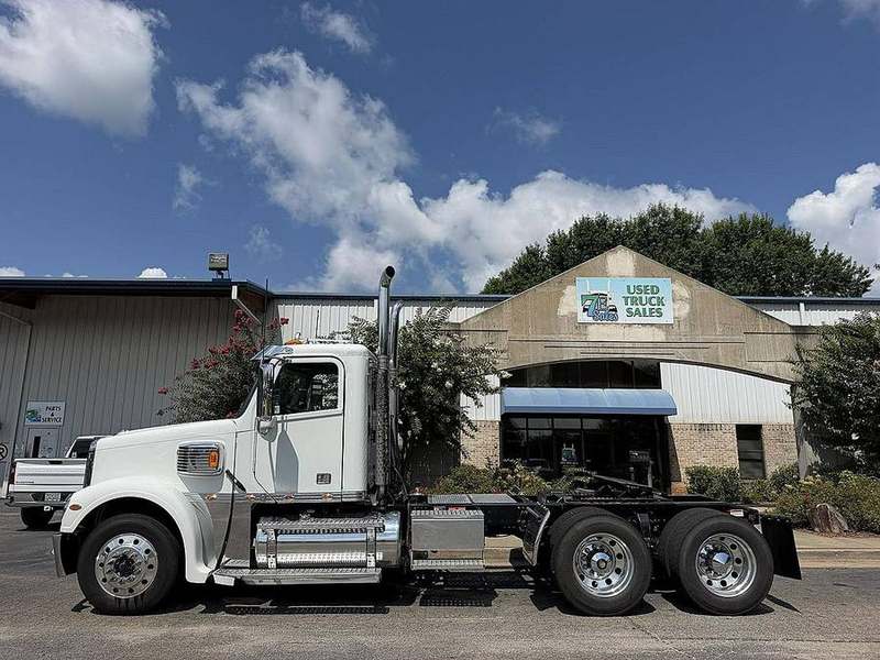 2020 Freightliner Coronado 132 at 7E Sales — photo 1