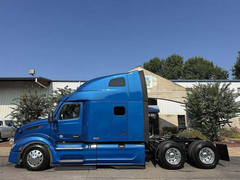 2023 Peterbilt 579 at 7E Sales — photo 1