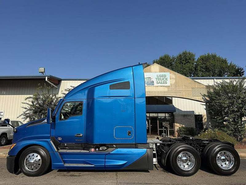 2023 Kenworth T680 at 7E Sales — photo 1