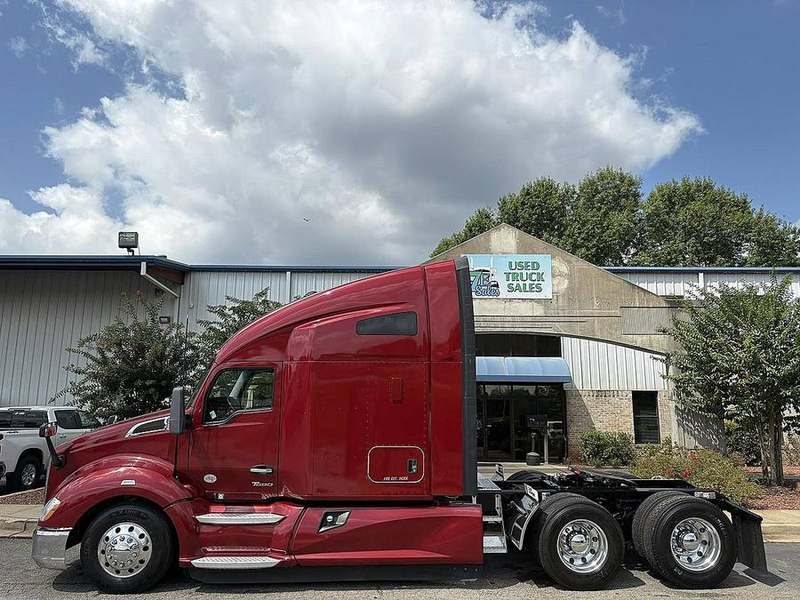 2023 Kenworth T680 at 7E Sales — photo 1