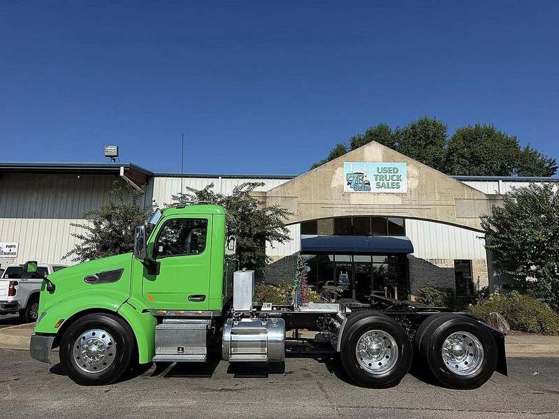 2017 Peterbilt 579 at 7E Sales — photo 1