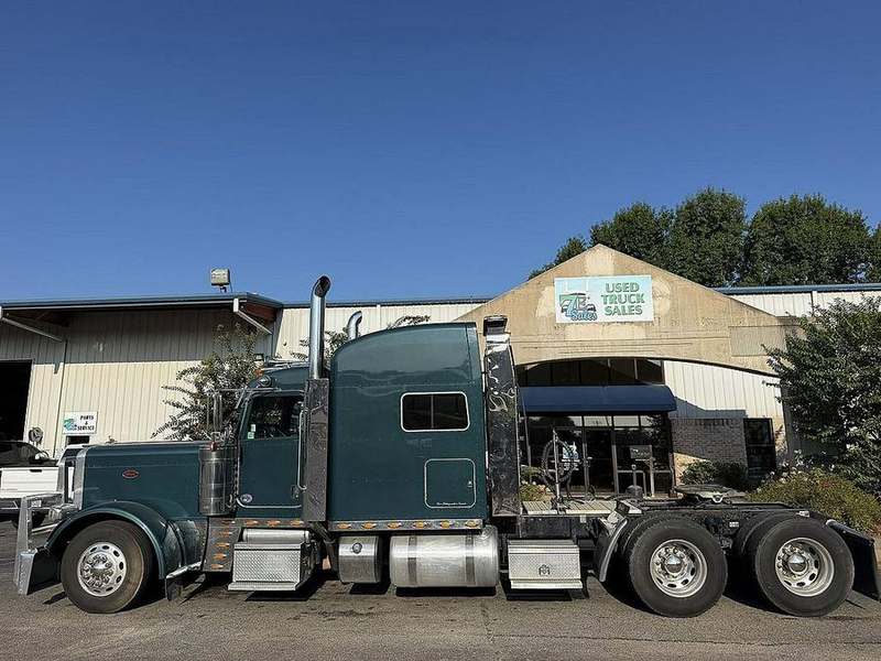 2020 Peterbilt 389 at 7E Sales — photo 1