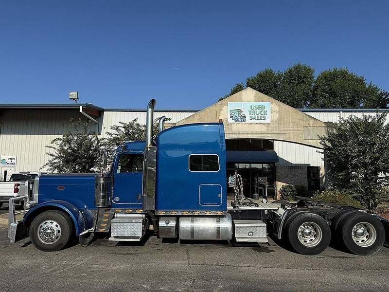 2020 Peterbilt 389 at 7E Sales — photo 1