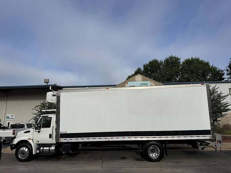 2018 International Durastar 4300 at 7E Sales — photo 1