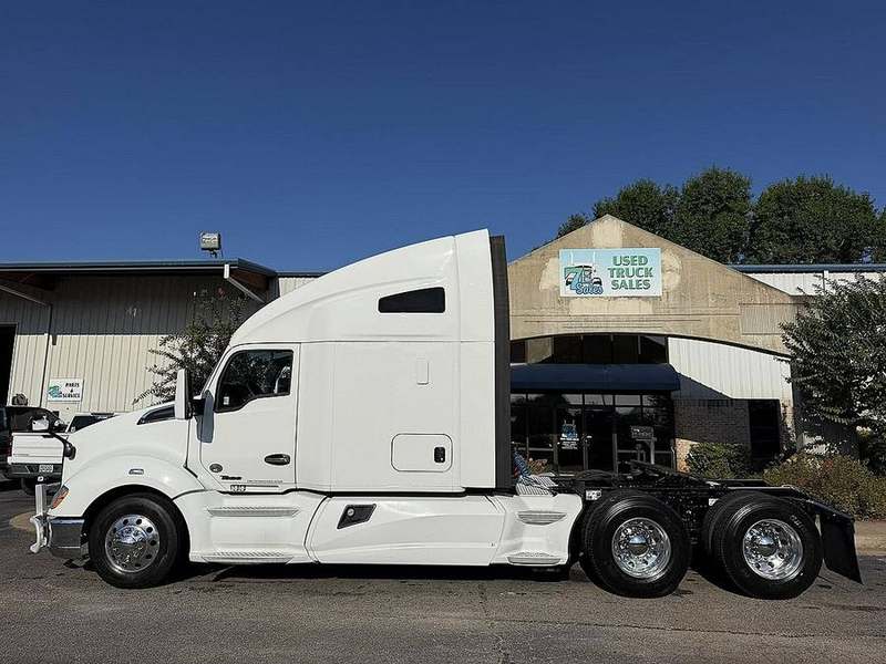 2020 Kenworth T680 at 7E Sales — photo 1