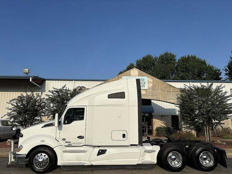 2020 Kenworth T680 at 7E Sales — photo 1