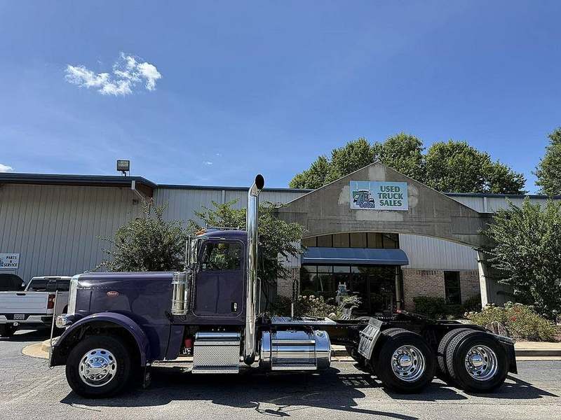 2016 Peterbilt 389 at 7E Sales — photo 1