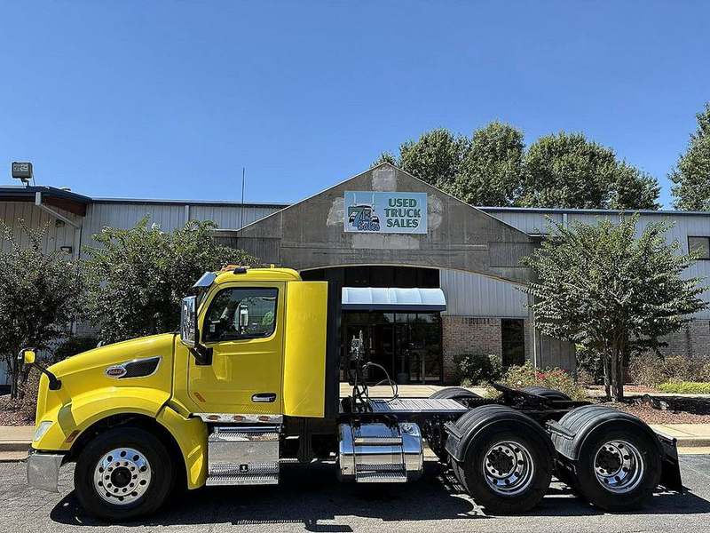 2017 Peterbilt 579 at 7E Sales — photo 1