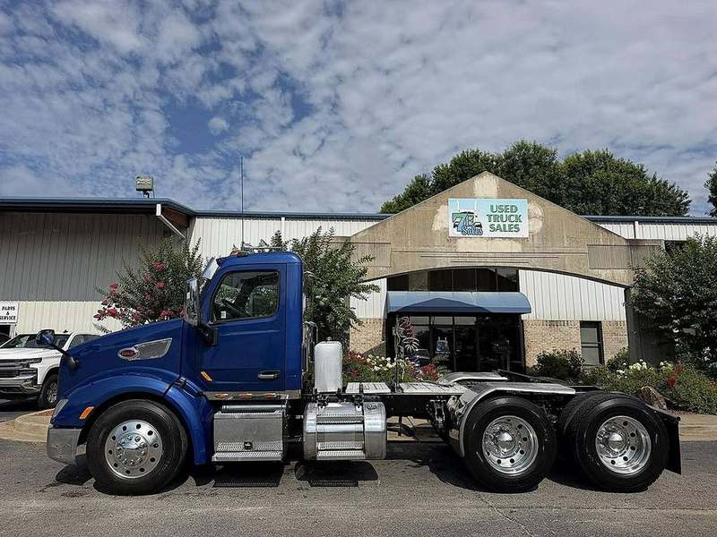 2017 Peterbilt 579 at 7E Sales — photo 1