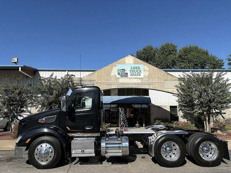 2017 Peterbilt 579 at 7E Sales — photo 1