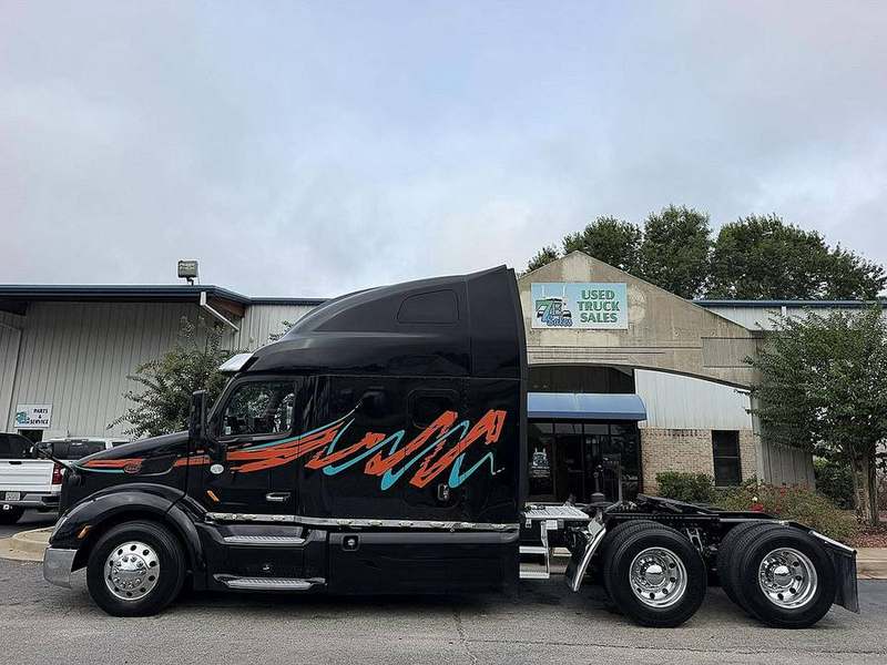 2021 Peterbilt 579 at 7E Sales — photo 1