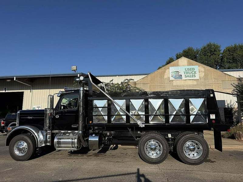 2027 Peterbilt 589 at 7E Sales — photo 1