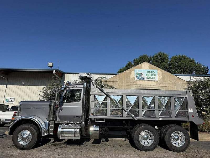 2027 Peterbilt 589 at 7E Sales — photo 1