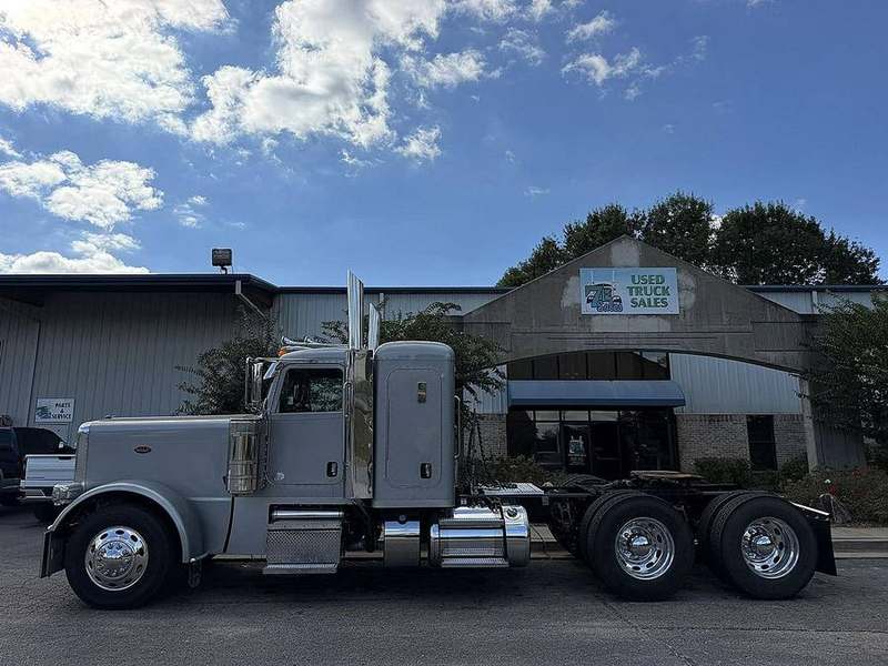 2024 Peterbilt 389 at 7E Sales — photo 1